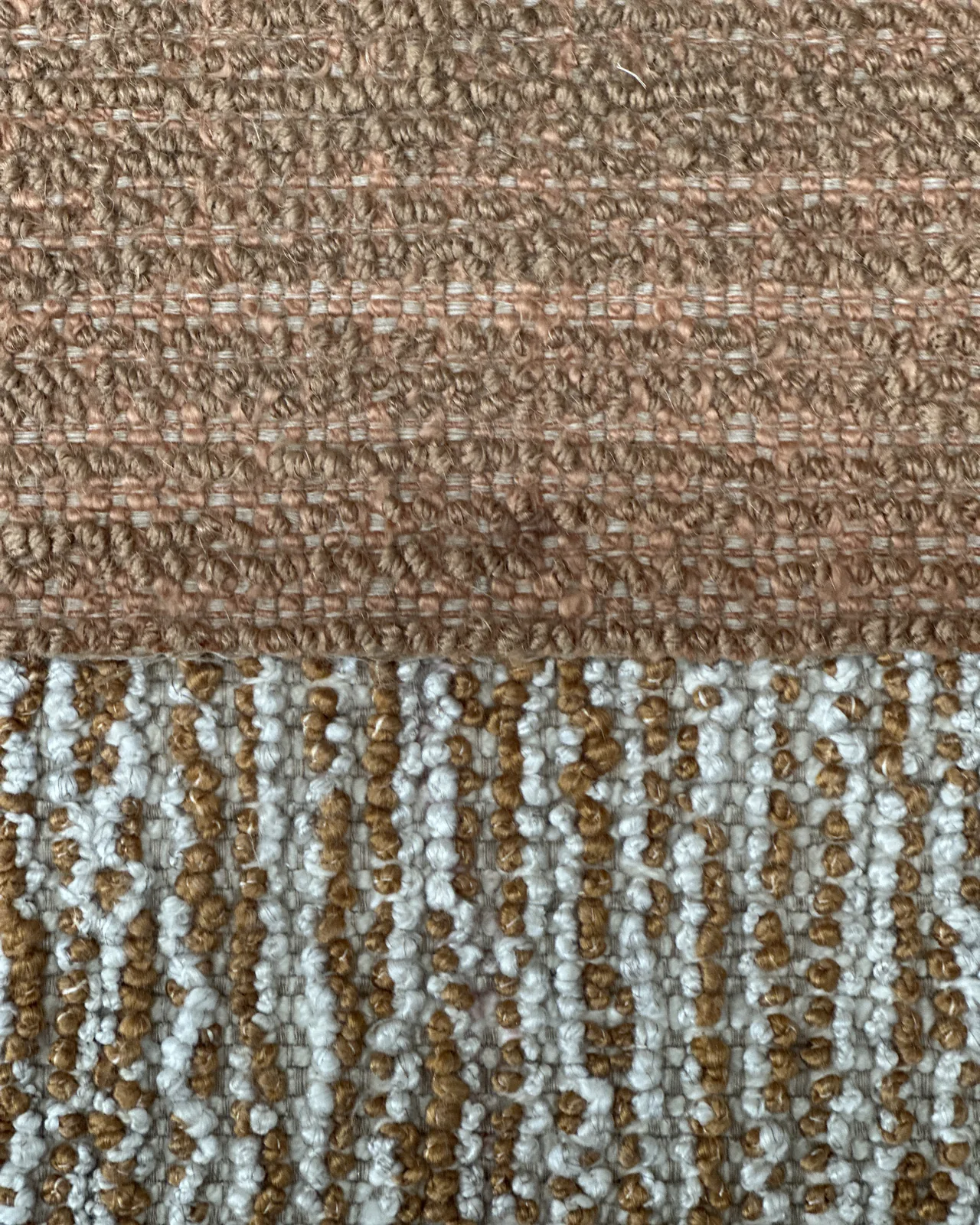 Detalhe da textura de lã natural de um tapete Bellouchi