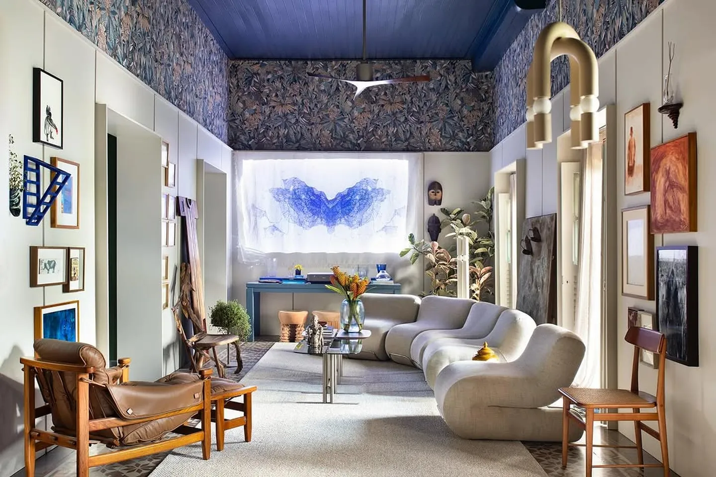 Projeto CASACOR Bahia com tapete Bellouchi sob medida assinado pelo arquiteto Wesley Lemos