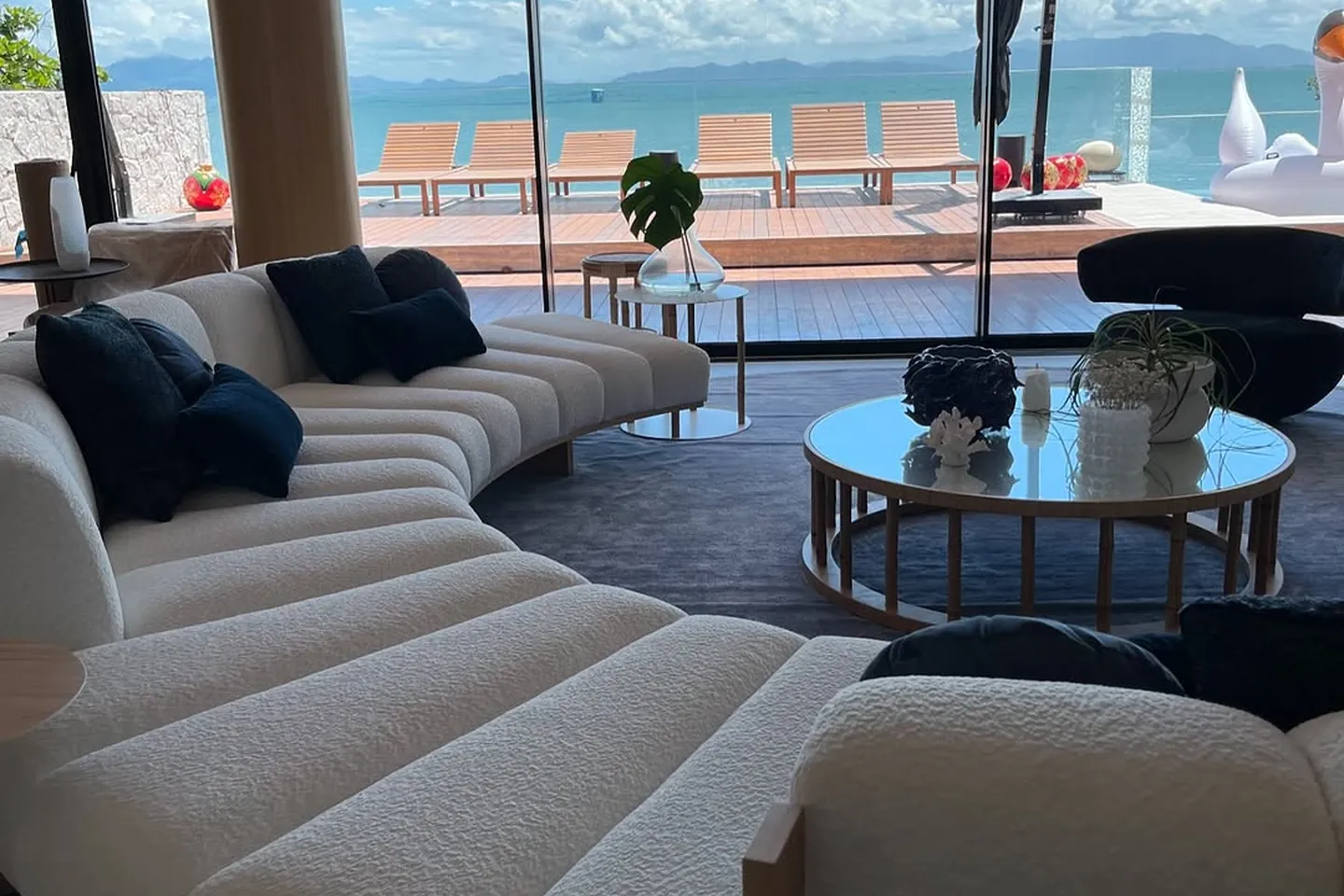 Tapete Bellouchi em casa à beira-mar com vista para o mar